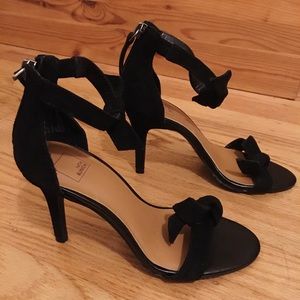 NEW 14th & Union Black Velvet Heels (Size 4.5)